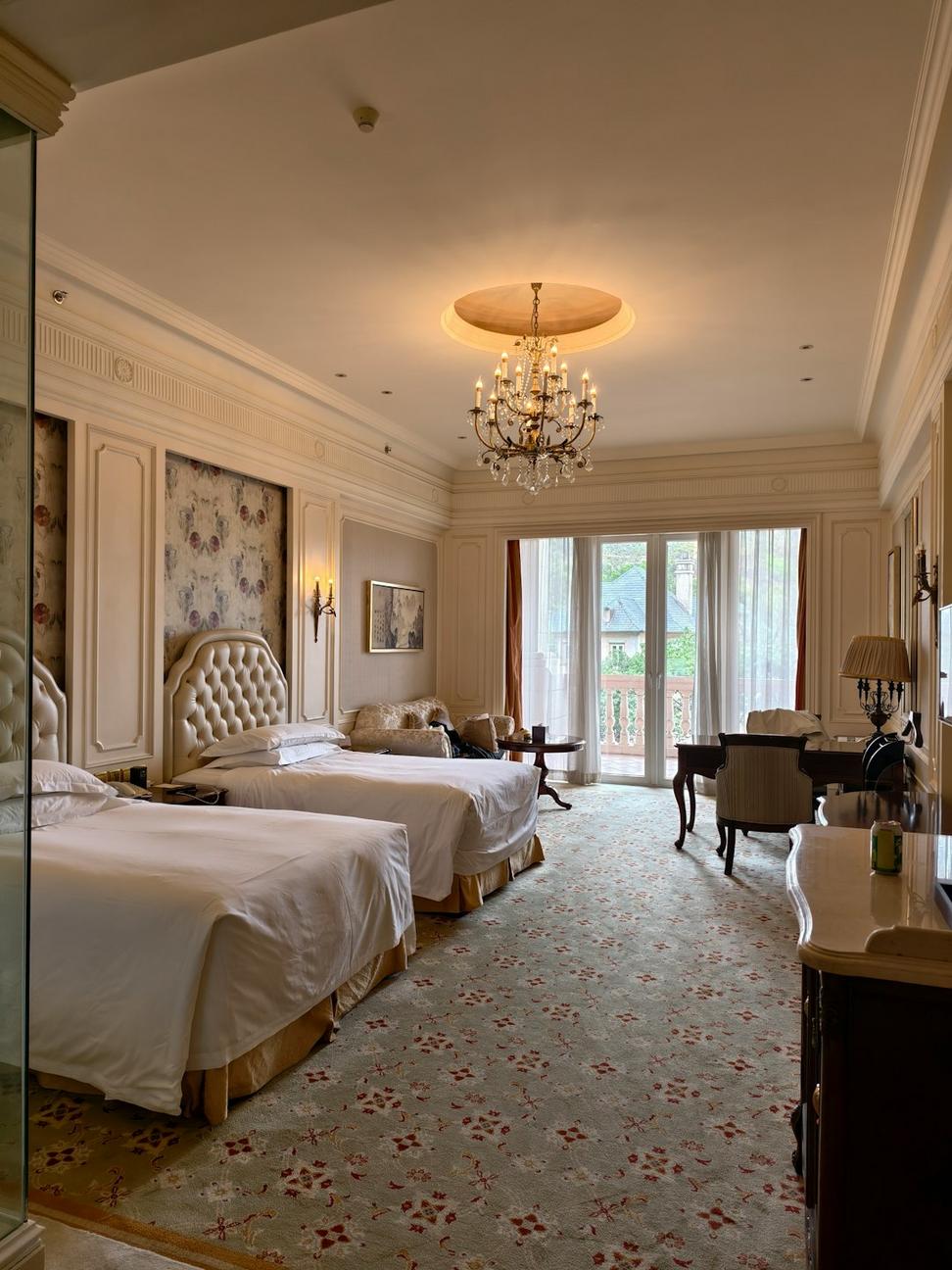 Luxury Hotel Room